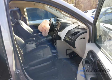 2016 Chrysler Town & Country Touring z USA, uszkodzony, nr VIN 2C4RC1BG8GR222820